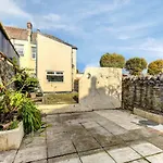 Lovely 3 Bed House In Bristol