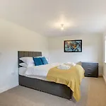 Lovely 2 Bed House In Bristol