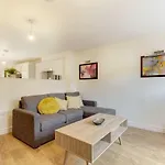 Lovely 2 Bed House In Bristol