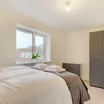 Lovely 2 Bed House In Bristol