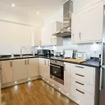 The Broadmead Forest - Spacious City Centre 3Bdr Apartment