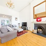 Elegant Period Clifton Balcony Apt - Simplycheckin