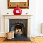 Elegant Period Clifton Balcony Apt - Simplycheckin