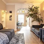 Meredith Way With Parking - Your Apartment