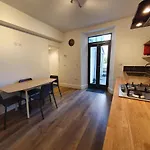 Bell Hill House By Cliftonvalley Apartments