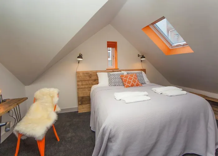 Higgihaus #3B 4 Bed Monday - Friday Whole House