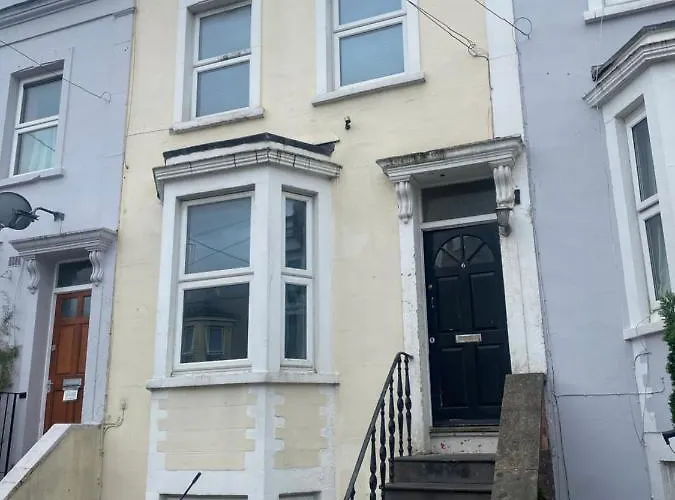 Spacious 4 Bedroom House Near Stokes Croft!! Central!!!