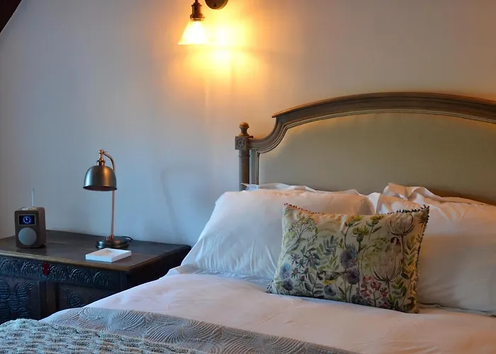 Loft Apartment Nr Bath & Bristol With Hot Tub