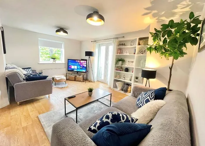 Lovely 2-Bedroom Bristol Apartment. Free Parking.