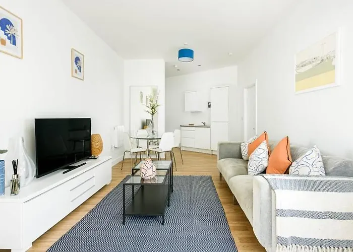 Lovely 2 Bedroom Apartment In Central Bristol