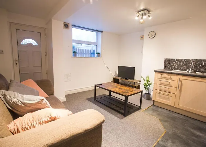 Flat 1, 4 Warden Rd