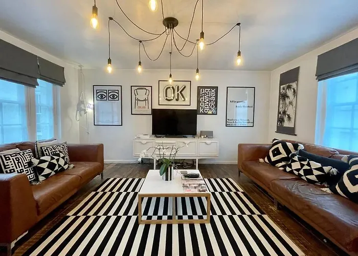 Gorgeous 2 Bedroom Apartment Edge Of Cabot Circus