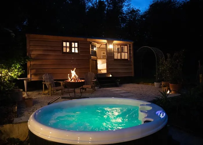 Luxury, Rural Shepherds Hut With Hot Tub Nr Bath