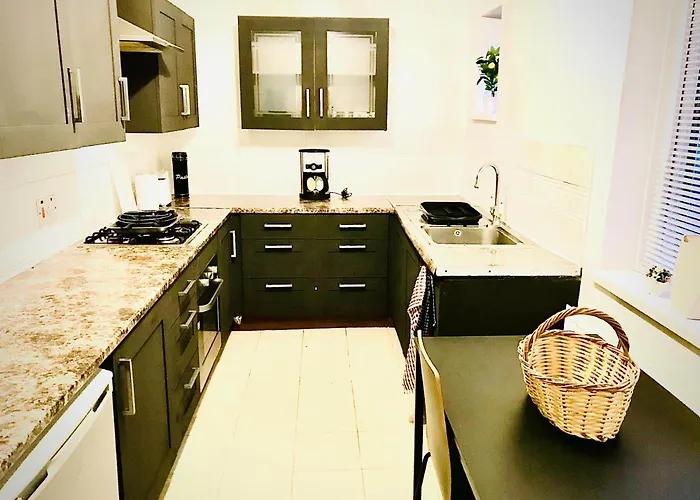 Spacious 4 Bedroom House Bristol City