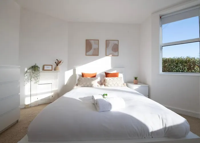 Hampton House - Sleeps 7 - Free Parking And Wifi