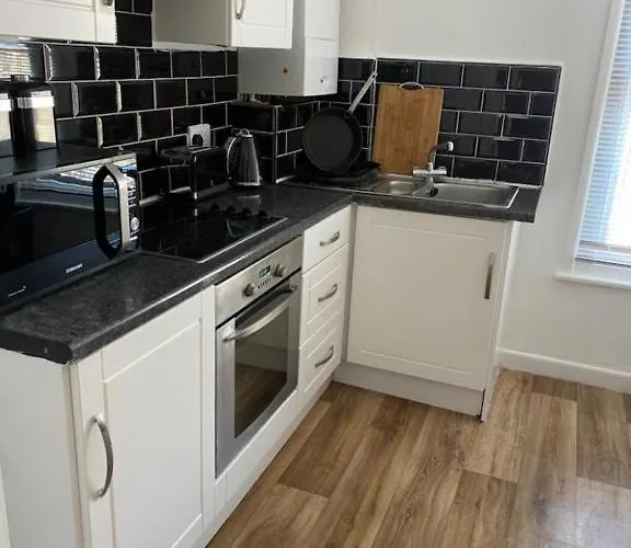2 Bed Apartment Near Stokes Croft Bristol.