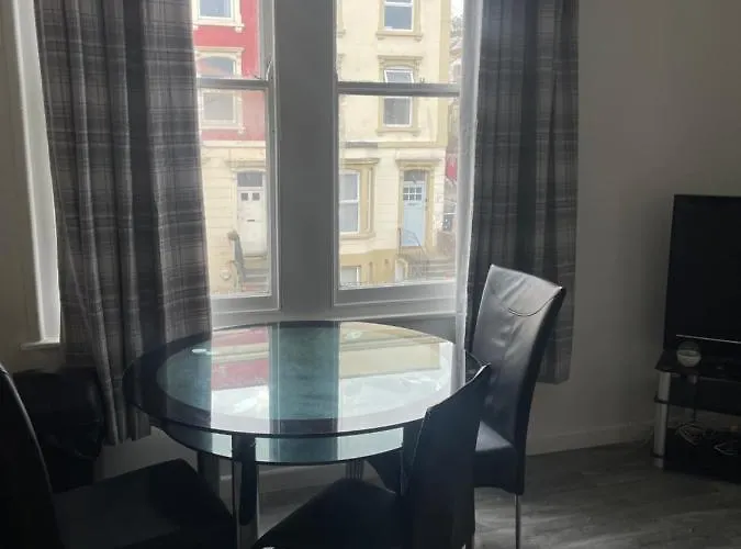 Central Bristol Apartment Near Stokes Croft