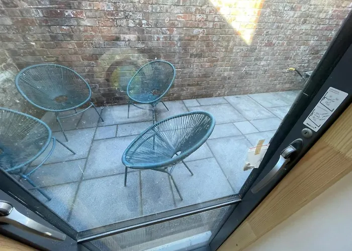 Ideal Bristol Getaway - 3 Bed Harbourside Home