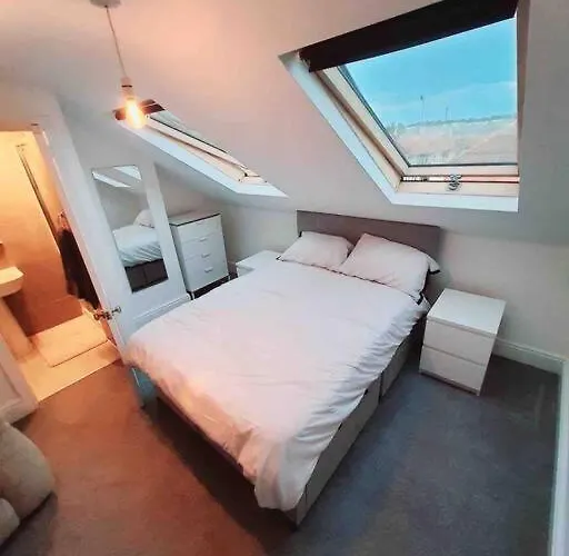 Stylish 2 Bedroom Maisonette In The Heart Of Gloucester Road