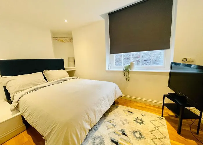 Charming & Serene Bs1 Bristol Studio Flat