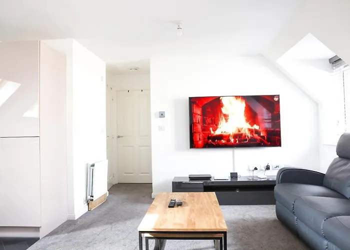Stunning Two-Bedroom Apartment At A3Ree, Free Parking, Near Cribbs Causeway Mall