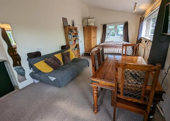 Bristol Self-Catering Studio+Kitchen+Parking