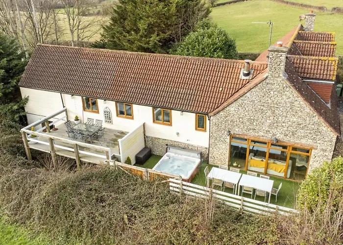 The West Barn Near Bath, Sleeps 24 And 2 Hot Tubs