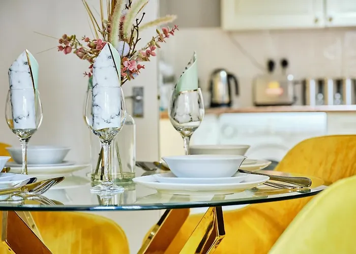 Stylish 2 Bedroom In Clifton - Garden