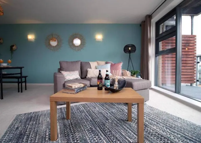 Bristol Short Stays College Green, 2 Bed Parking
