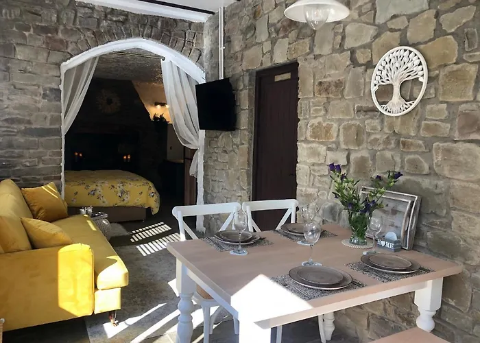 Olli\'S Cottage-Terrace & Jacuzzi