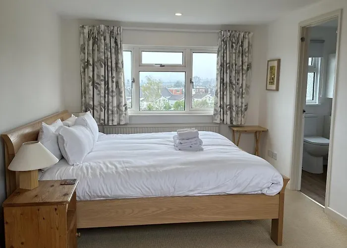 Peaceful Family Retreat Near Gloucester Road
