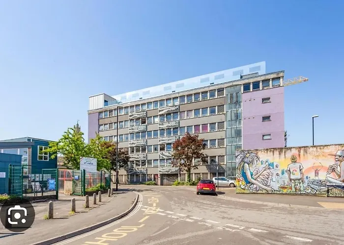 Trendy, Urban Open Plan Apartment