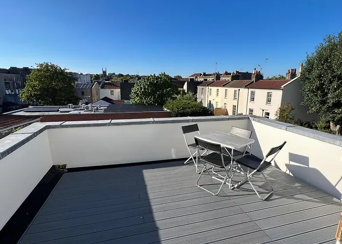 3 Bed Penthouse Flat With Conservatory & Roof Terrace - City Views