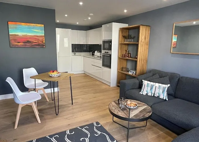 Harbourside Hideaway - Superb Flat With Terrace