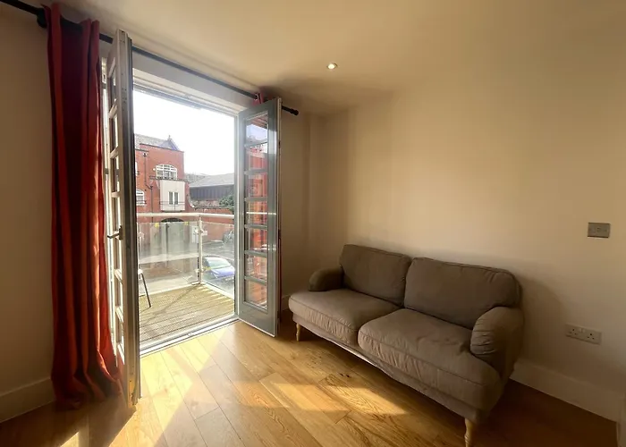 Harbourside Haven - One Bed Apartment With Balcony