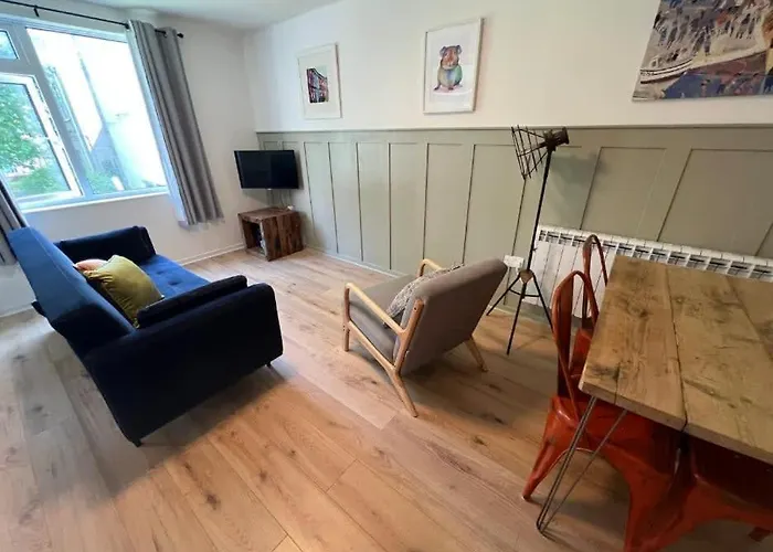 Montague Central One Bedroom Flat With Parking
