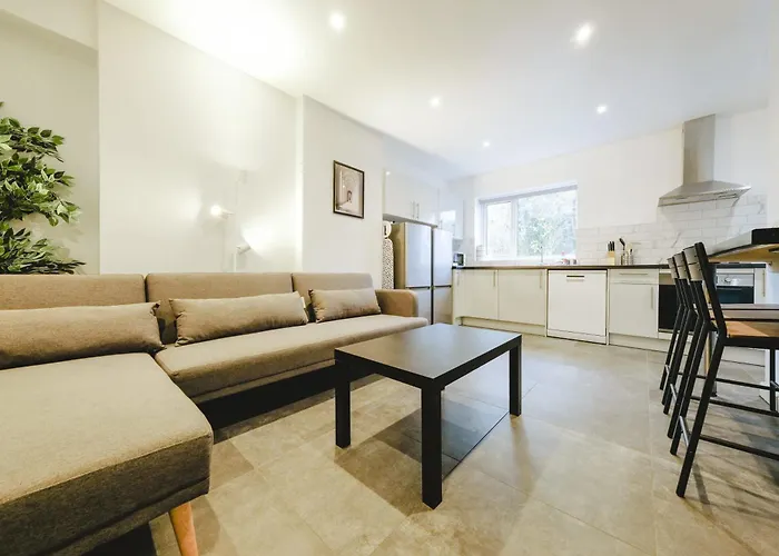 Wordsworth 6 Bedroom House