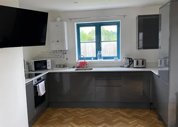 4 Bedroom Bungalow In Frampton