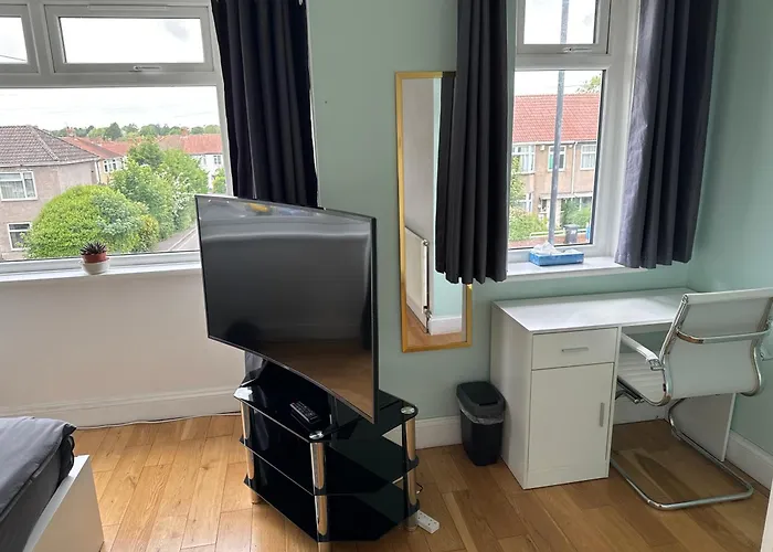 Stay Near Southmead Hospital And Airbus