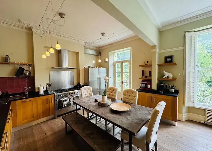 A Gorgeous Edwardian Home In City Centre