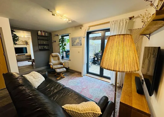 Au Naturel Home With Private Parking
