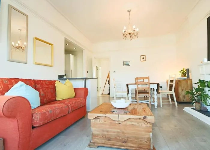 Manilla 3 Bedroom Top Floor Flat