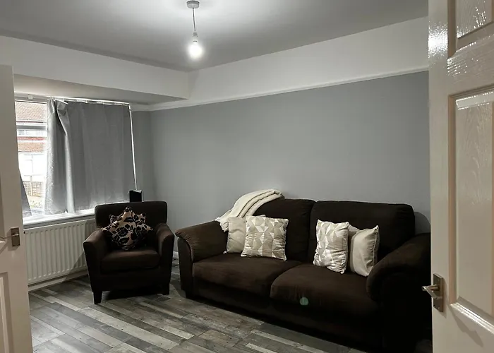 Family Home Near Cribbs Causeway And The Wave, Just 2 Minutes From Airbus And Rolls Royce