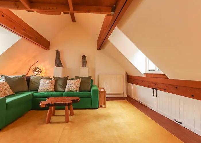 Christmas Steps Quirky 2 Bed - Hopewell