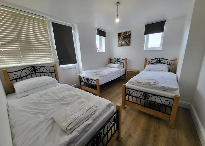 Serene 1 Bedroom, 3 Single Beds