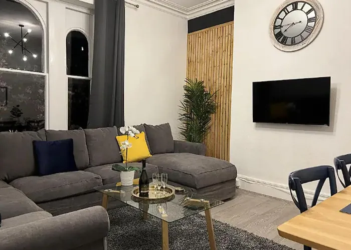 Centralised Osborne House With Free Parking By Prescott Apartments