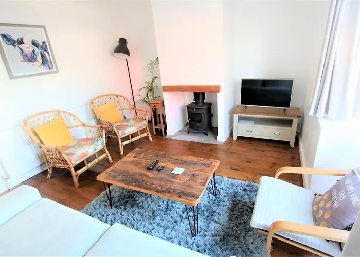 Contemporary Home In Friendly Easton, Free Parking