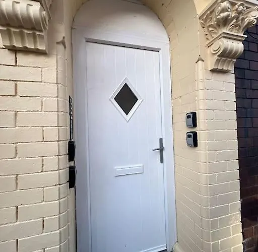Modern Flat Near City Centre 4