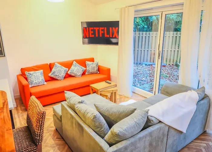 Contractors Long & Short Stay Near City Centre By Altoluxoexperience Short Lets & Serviced Accommodation With Free Parking & Wifi