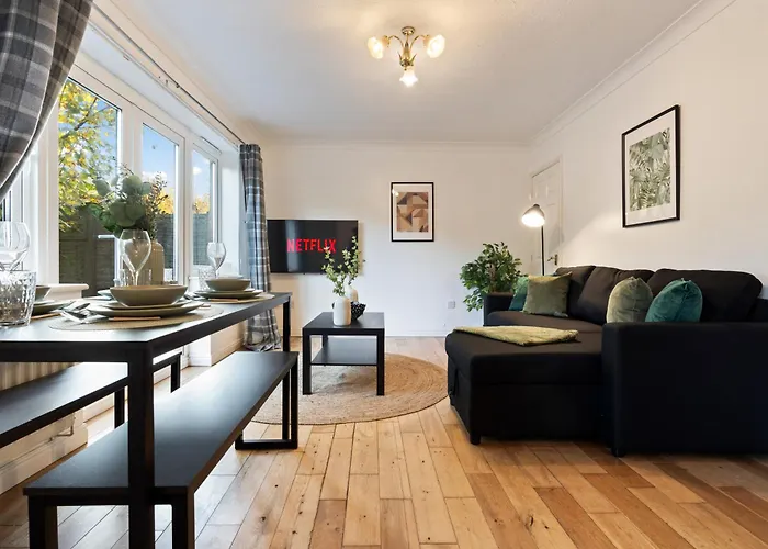 Applin House-5 Bed Contractor Stay Parking Wifi